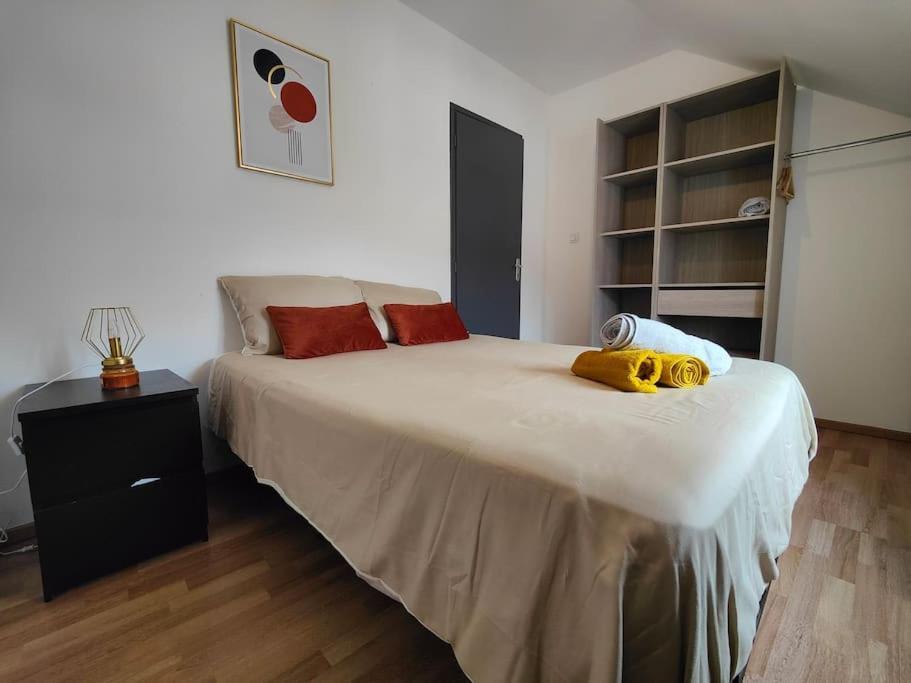 شقة La Feline - Duplex - Vieux Valenciennes - Familial المظهر الخارجي الصورة