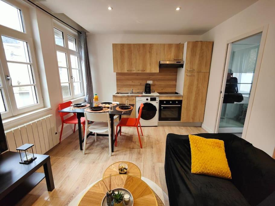 شقة La Feline - Duplex - Vieux Valenciennes - Familial المظهر الخارجي الصورة
